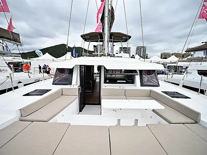 TRITONE Bali 4.6 - foredeck TRITONE Bali 4.6 - foredeck