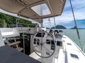 TRIUMPHO Fountaine Pajot Saba 50 - flybridge helm TRIUMPHO Fountaine Pajot Saba 50 - flybridge helm