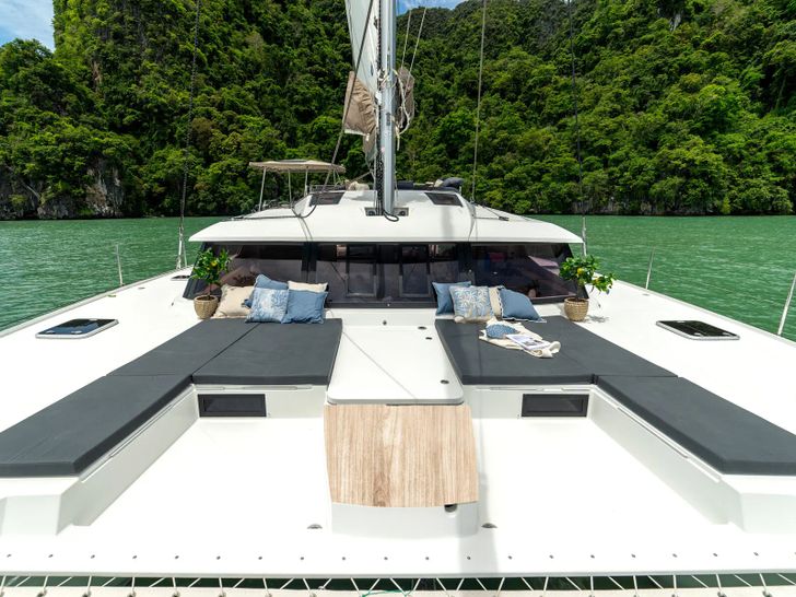 TRIUMPHO Fountaine Pajot Saba 50 - foredeck TRIUMPHO Fountaine Pajot Saba 50 - foredeck