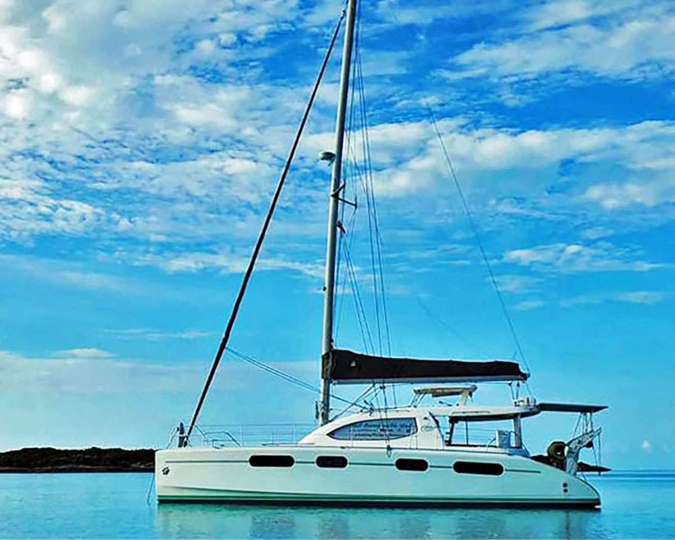 Charter Yacht THE SPACE BETWEEN - Leopard 46 - 3 Cabins - Nassau - Exumas - Bahamas