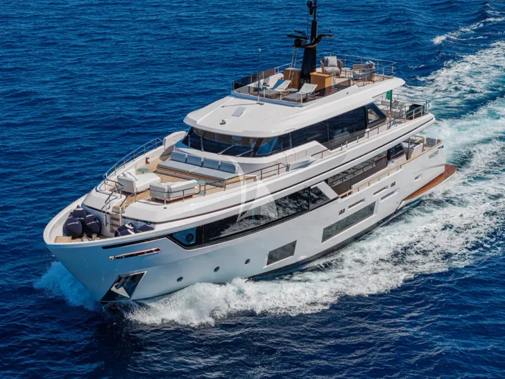TWINS Ferretti Custom Line Navetta 30 - cruising close up shot TWINS Ferretti Custom Line Navetta 30 - cruising close up shot