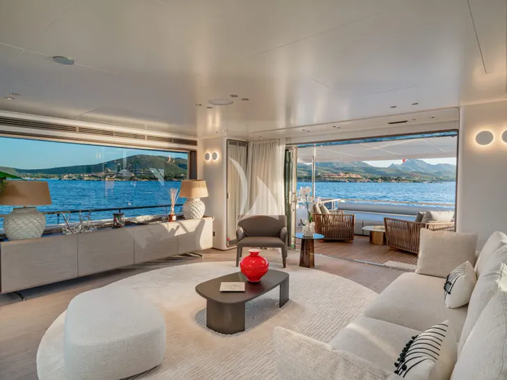 TWINS Ferretti Custom Line Navetta 30 - main saloon TWINS Ferretti Custom Line Navetta 30 - main saloon
