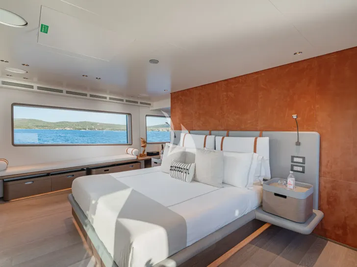TWINS Ferretti Custom Line Navetta 30 - master cabin other angle TWINS Ferretti Custom Line Navetta 30 - master cabin other angle