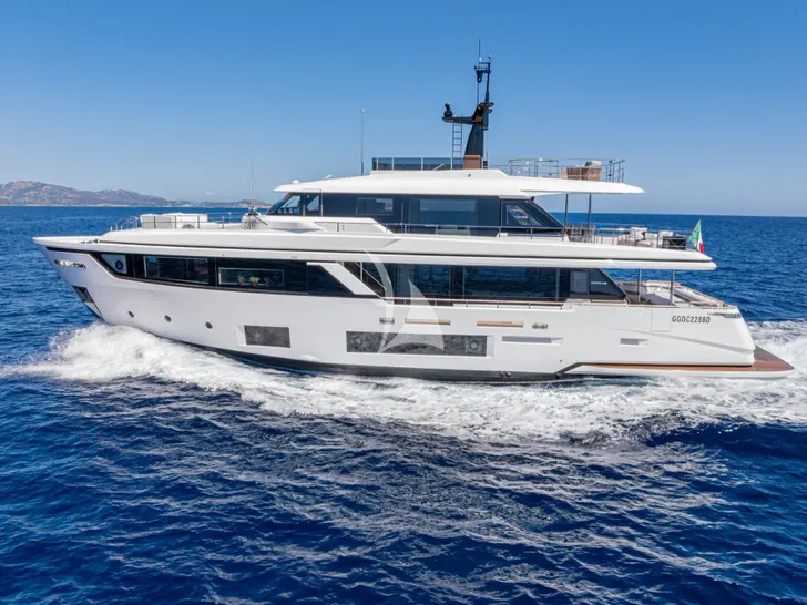 TWINS Ferretti Custom Line Navetta 30 - cruising profile TWINS Ferretti Custom Line Navetta 30 - cruising profile