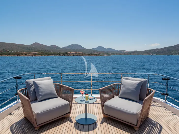 TWINS Ferretti Custom Line Navetta 30 - sundeck aft seats TWINS Ferretti Custom Line Navetta 30 - sundeck aft seats