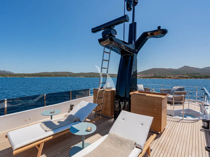 TWINS Ferretti Custom Line Navetta 30 - sundeck TWINS Ferretti Custom Line Navetta 30 - sundeck