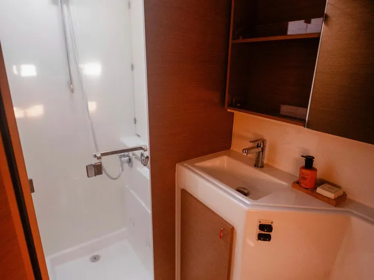 BOSSA NOVA Excess 14 - cabin 1 bathroom BOSSA NOVA Excess 14 - cabin 1 bathroom