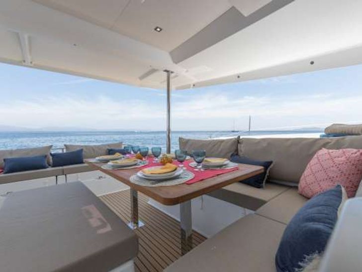 TRANQUILO Fountaine Pajot Soana 47 - alfresco dining area TRANQUILO Fountaine Pajot Soana 47 - alfresco dining area