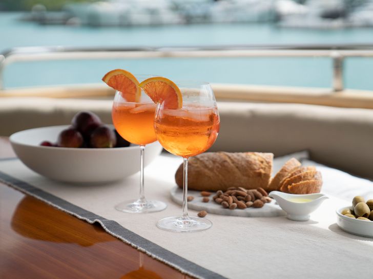 TRIPLE888EIGHT Horizon 94 - cocktails onboard TRIPLE888EIGHT Horizon 94 - cocktails onboard
