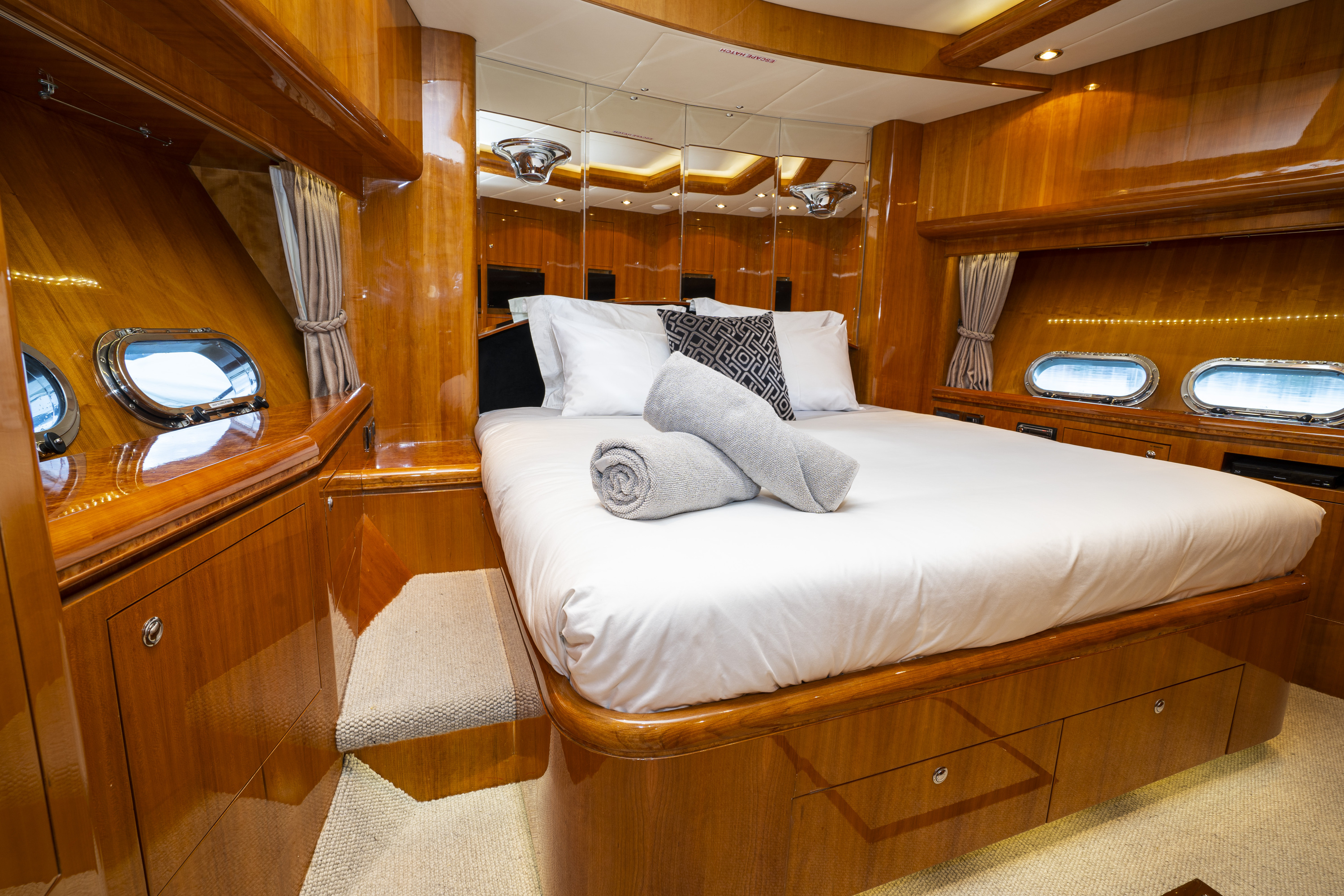 Charter Yacht TRIPLE888EIGHT - Horizon 94 - 4 Cabins - Fiji - Melanesia - South Pacific