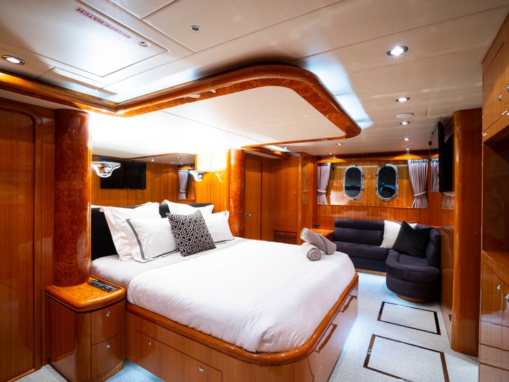 TRIPLE888EIGHT Horizon 94 - master cabin TRIPLE888EIGHT Horizon 94 - master cabin