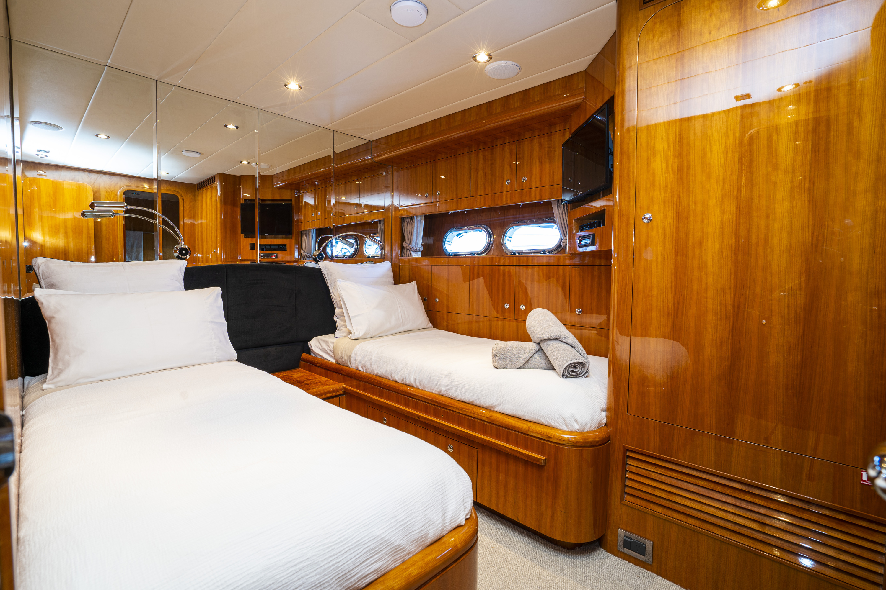 Charter Yacht TRIPLE888EIGHT - Horizon 94 - 4 Cabins - Fiji - Melanesia - South Pacific