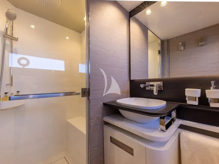 UILIA ISA Extra 93 - VIP cabin 1 bathroom UILIA ISA Extra 93 - VIP cabin 1 bathroom