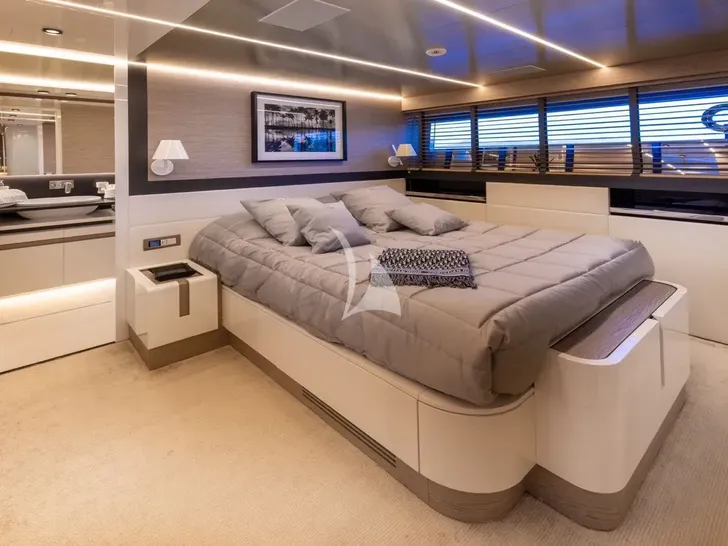 UILIA ISA Extra 93 - VIP cabin 1 UILIA ISA Extra 93 - VIP cabin 1