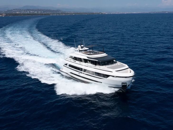 UILIA ISA Extra 93 - cruising front view UILIA ISA Extra 93 - cruising front view