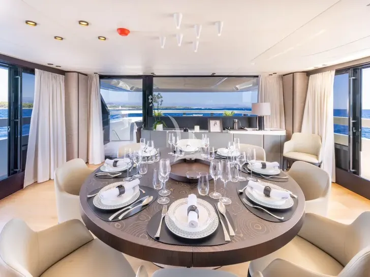 UILIA ISA Extra 93 - main dining area UILIA ISA Extra 93 - main dining area