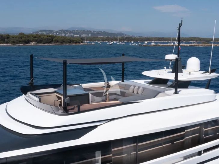 UILIA ISA Extra 93 - sun deck UILIA ISA Extra 93 - sun deck