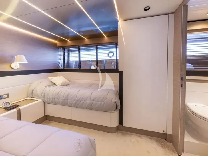 UILIA ISA Extra 93 - twin cabin UILIA ISA Extra 93 - twin cabin