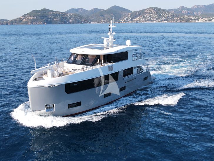 UKIEL Aegean Explorer M26 - cruising side view UKIEL Aegean Explorer M26 - cruising side view