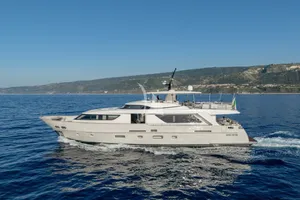 UNICKA - Sanlorenzo SD92 - 5 Cabins - Naples - Capri - Positano - Amalfi Coast - Italy UNICKA - Sanlorenzo SD92 - 5 Cabins - Naples - Capri - Positano - Amalfi Coast - Italy