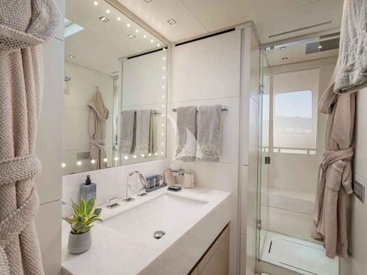 UNICKA Sanlorenzo SD92 - master cabin bathroom UNICKA Sanlorenzo SD92 - master cabin bathroom