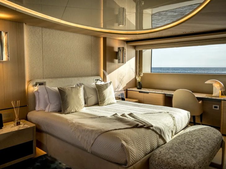 UNIQUE S Sanlorenzo SD118 - VIP cabin UNIQUE S Sanlorenzo SD118 - VIP cabin