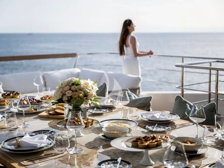 UNIQUE S Sanlorenzo SD118 - alfresco dining UNIQUE S Sanlorenzo SD118 - alfresco dining