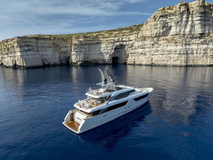 UNIQUE S Sanlorenzo SD118 - anchored UNIQUE S Sanlorenzo SD118 - anchored