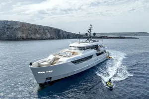 UNIQUE S - Sanlorenzo SD118 - 5 Cabins - Antibes - Cannes - Nice - St. Tropez - French Riviera UNIQUE S - Sanlorenzo SD118 - 5 Cabins - Antibes - Cannes - Nice - St. Tropez - French Riviera