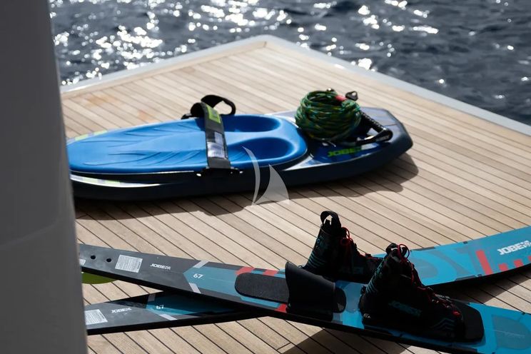 Charter Yacht UNIQUE S - Sanlorenzo SD118 - 5 Cabins - Antibes - Cannes - Nice - St. Tropez - French Riviera