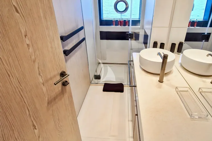 Charter Yacht UPSTREAM - Ferretti Custom Line Navetta 33 - 5 Cabins - Cogolin - Cannes - Nice - Antibes - St Tropez - Monaco - French Riviera