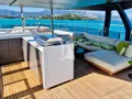 UPSTREAM Ferretti Custom Line Navetta 33 - flybridge bar lounge UPSTREAM Ferretti Custom Line Navetta 33 - flybridge bar lounge
