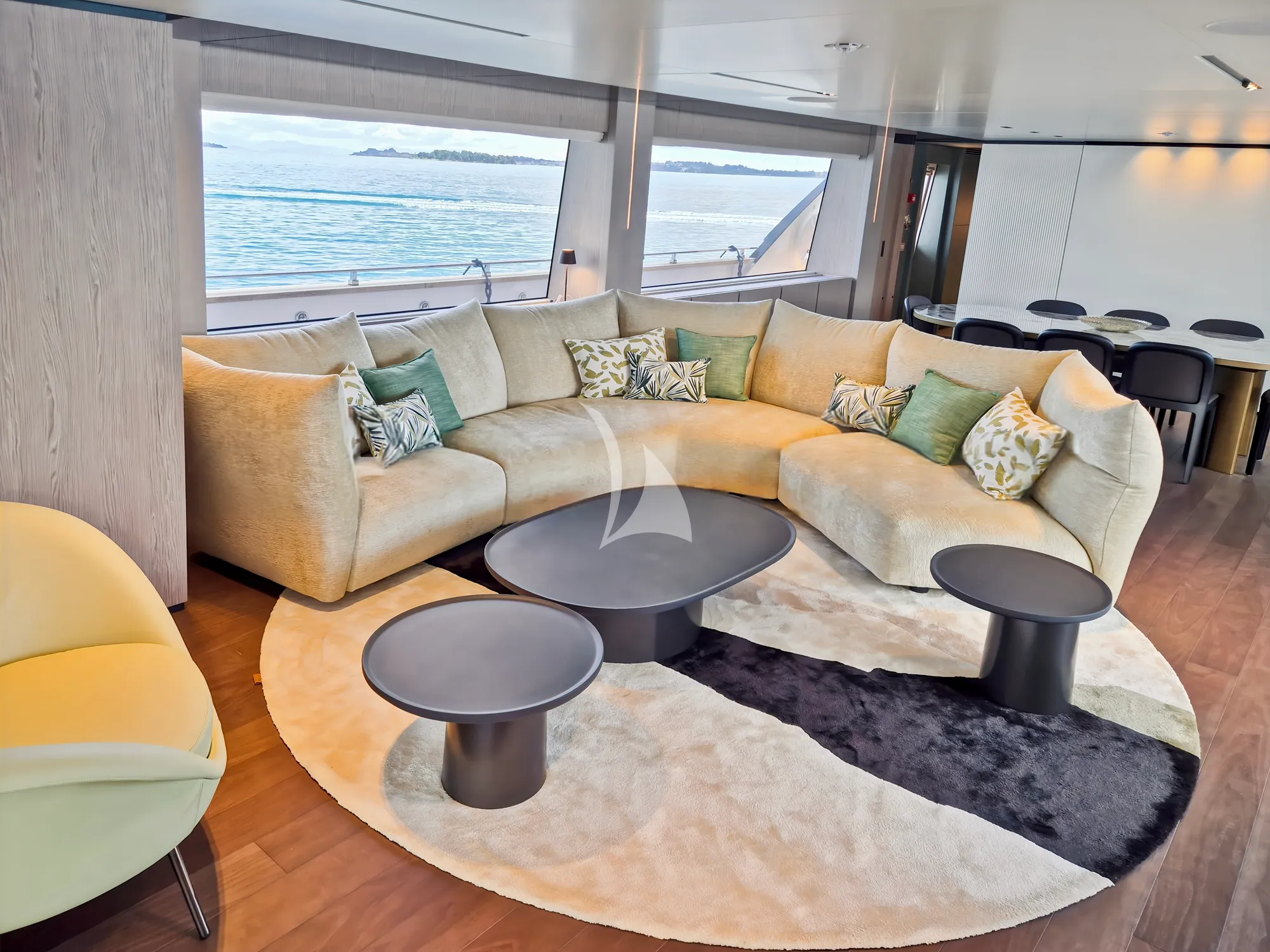 Charter Yacht UPSTREAM - Ferretti Custom Line Navetta 33 - 5 Cabins - Cogolin - Cannes - Nice - Antibes - St Tropez - Monaco - French Riviera