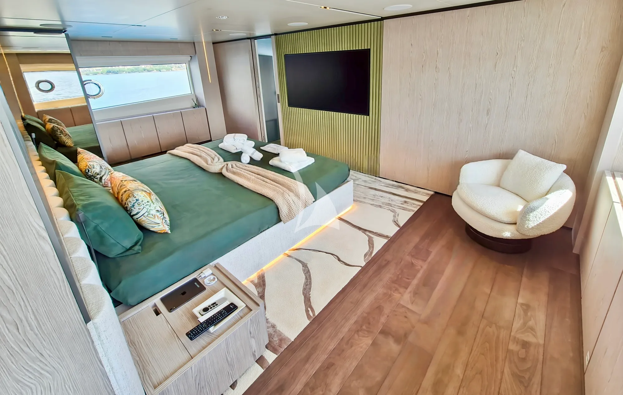 Charter Yacht UPSTREAM - Ferretti Custom Line Navetta 33 - 5 Cabins - Cogolin - Cannes - Nice - Antibes - St Tropez - Monaco - French Riviera