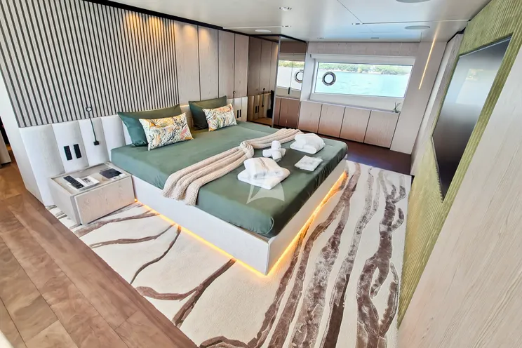 Charter Yacht UPSTREAM - Ferretti Custom Line Navetta 33 - 5 Cabins - Cogolin - Cannes - Nice - Antibes - St Tropez - Monaco - French Riviera