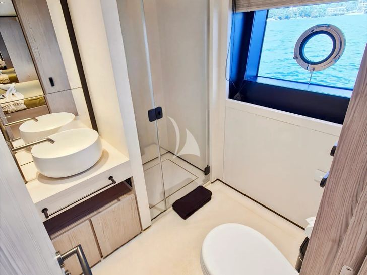UPSTREAM Ferretti Custom Line Navetta 33 - twin cabin bathroom UPSTREAM Ferretti Custom Line Navetta 33 - twin cabin bathroom