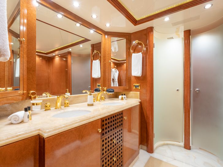 OCEANOS - Master Cabin Ensuite OCEANOS - Master Cabin Ensuite