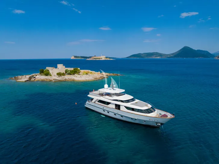 VALENTINA II Sanlorenzo SD90 - anchored near an island VALENTINA II Sanlorenzo SD90 - anchored near an island