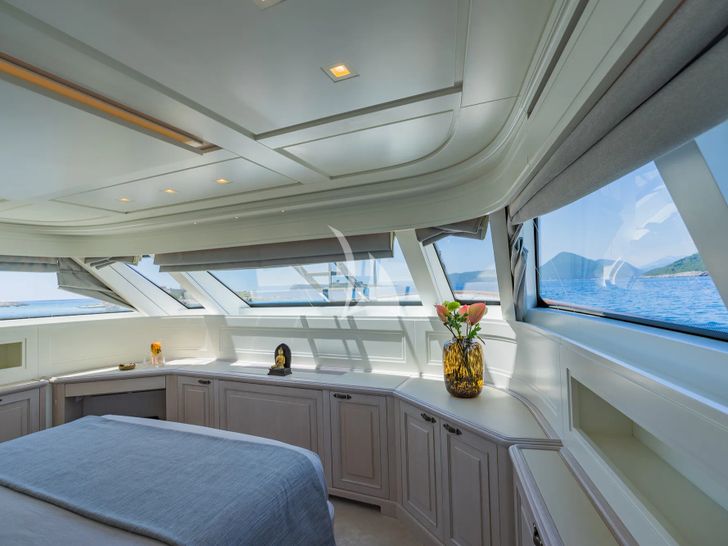 VALENTINA II Sanlorenzo SD90 - master cabin panoramic window VALENTINA II Sanlorenzo SD90 - master cabin panoramic window