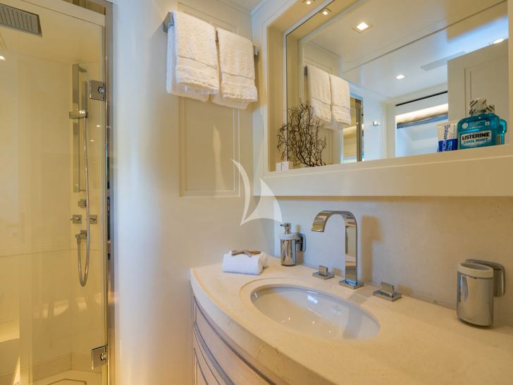 VALENTINA II Sanlorenzo SD90 - twin cabin 1 bathroom VALENTINA II Sanlorenzo SD90 - twin cabin 1 bathroom