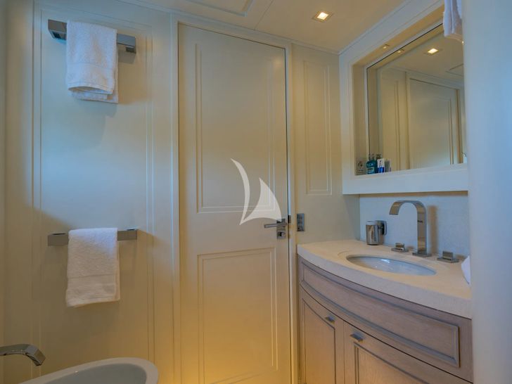 VALENTINA II Sanlorenzo SD90 - twin cabin 2 bathroom VALENTINA II Sanlorenzo SD90 - twin cabin 2 bathroom