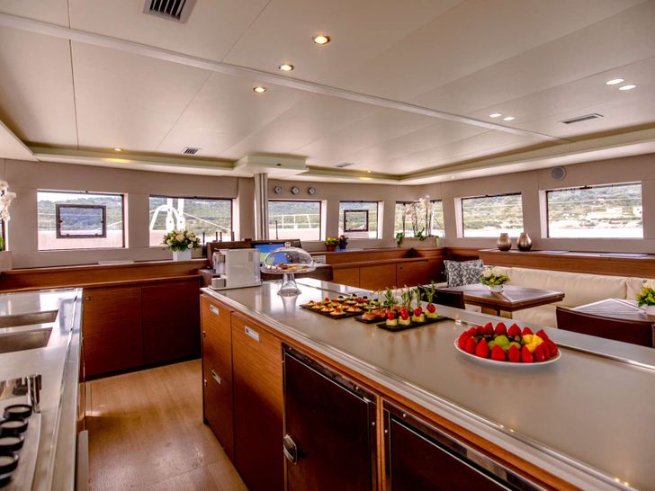 VALIUM Lagoon 62 Galley VALIUM Lagoon 62 Galley