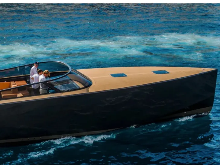 Van Dutch 40 - foredeck Van Dutch 40 - foredeck