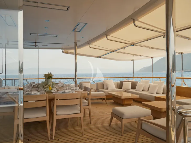 VASSA Feadship 68m - sky deck aft lounge and alfresco dining area VASSA Feadship 68m - sky deck aft lounge and alfresco dining area