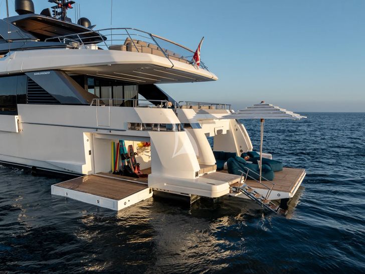 VAUBAN Sanlorenzo SL120 Asymmetric - beach club VAUBAN Sanlorenzo SL120 Asymmetric - beach club