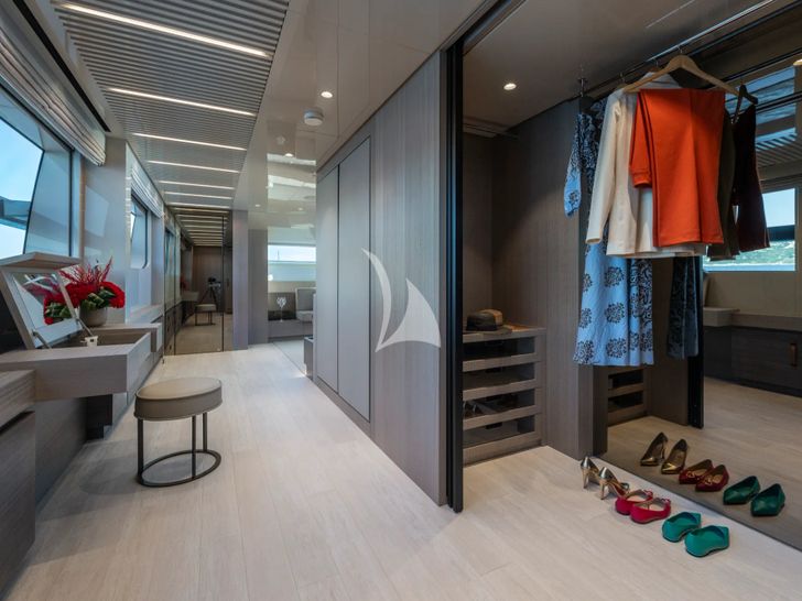 VAUBAN Sanlorenzo SL120 Asymmetric - master cabin dressing area VAUBAN Sanlorenzo SL120 Asymmetric - master cabin dressing area