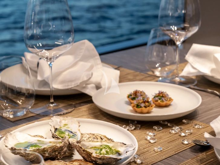 VAUBAN Sanlorenzo SL120 Asymmetric - sample dish VAUBAN Sanlorenzo SL120 Asymmetric - sample dish