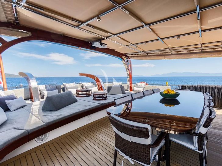 VAY Su Marine 40m - covered lounge VAY Su Marine 40m - covered lounge