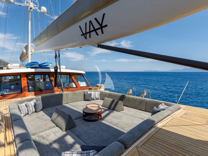 VAY Su Marine 40m - foredeck lounge VAY Su Marine 40m - foredeck lounge