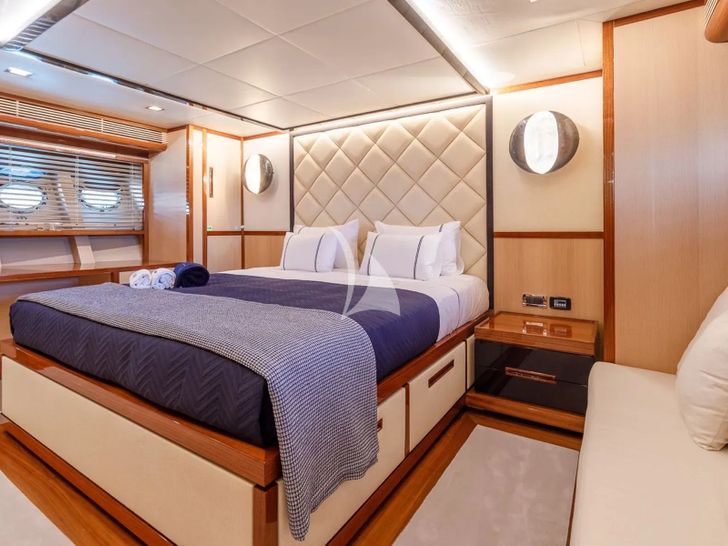 VAY Su Marine 40m - master cabin bed VAY Su Marine 40m - master cabin bed